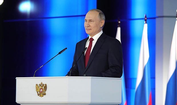 Владимир Путин в своем послании заявил об увеличении материальной поддержки малоимущих семей
