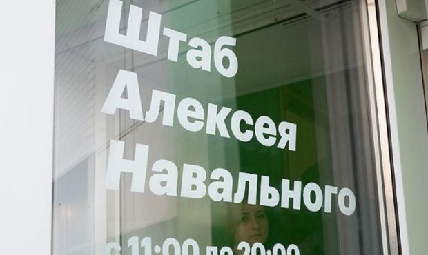 В Мурманске неизвестные обстреляли окна штаба Алексея Навального