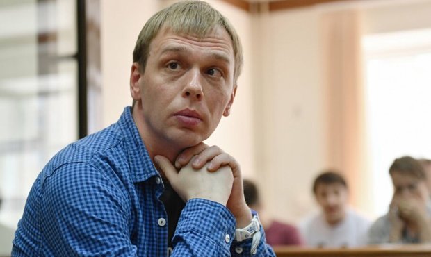 Журналист Иван Голунов потребовал 5 млн рублей от экс-полицейских, которые задержали его год назад