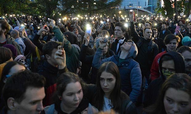 Россияне берут пример с екатеринбуржцев и выходят на митинги против уничтожения скверов