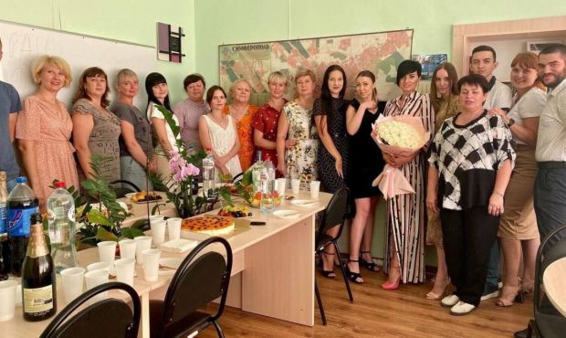 В мэрии Симферополя в разгар рабочего дня устроили вечеринку