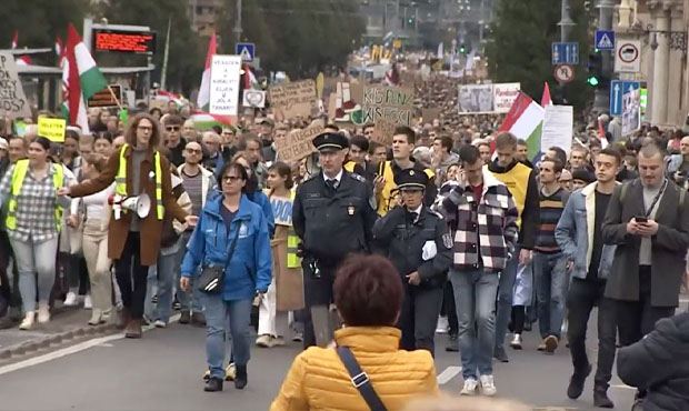 В Будапеште прошел многотысячный митинг с критикой Орбана