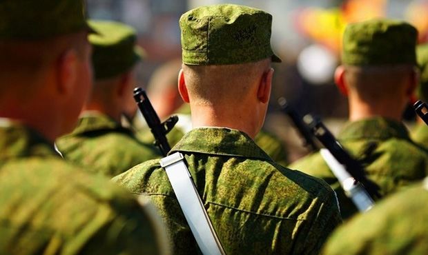 Госдума разрешит военкоматам принимать на контрактную службу выпускников школ