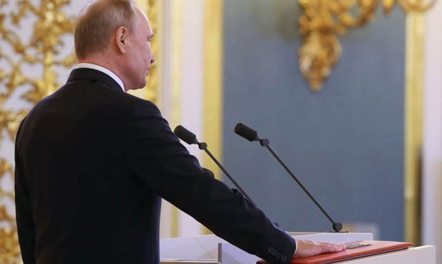 В Конституцию РФ внесут поправки, расширяющие полномочия президента
