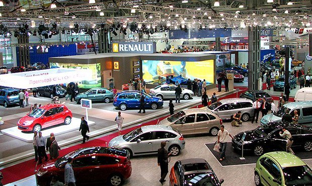 Российские автомобилисты с 1 января смогут регистрировать новые машины в салонах
