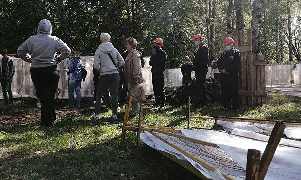 В Москве полицейские задержали активистов, выступающих против строительства дома на Березовой аллее