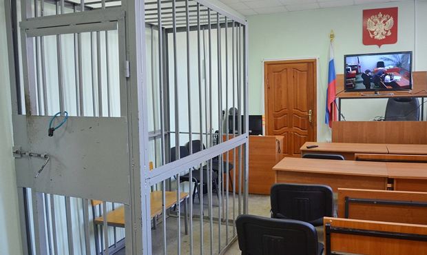 Российские суды решили окончательно отказаться от содержания подсудимых в «клетках»