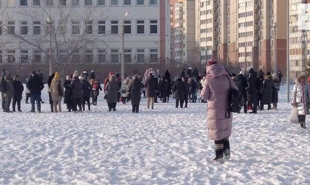 В Красноярске из-за угрозы взрыва эвакуировали около 100 школ