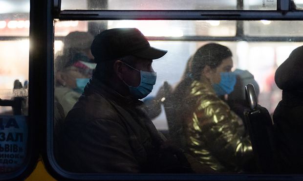 Власти Украины предупредили граждан о введении карантина после новогодних праздников