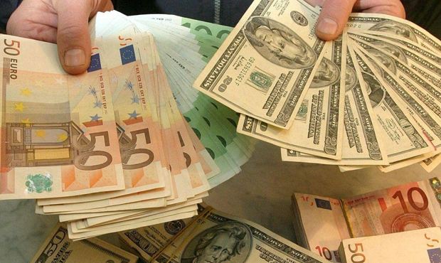Курс евро в российских банках превысил отметку в 100 рублей, а доллара – 89 рублей
