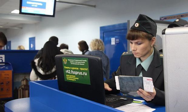 Российские власти упростили должникам выезд за границу