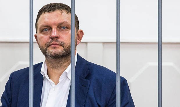 Судебные приставы выставили на торги машину, часы и Псалтырь Никиты Белых