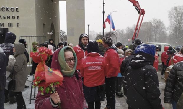 Пожилых блокадников не пустили на Пискаревское кладбище из-за визита Владимира Путина