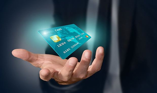 Сбербанк и ВТБ планируют перевести своих клиентов с пластиковых на цифровые банковские карты