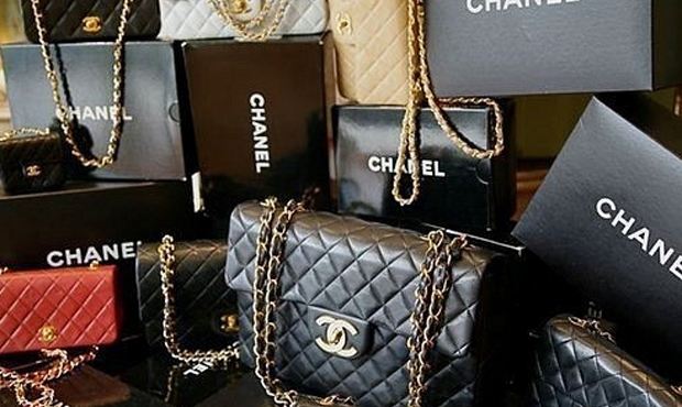 Жительницу Забайкалья оштрафовали на 4 млн рублей за ввоз поддельных сумок Chanel из Китая