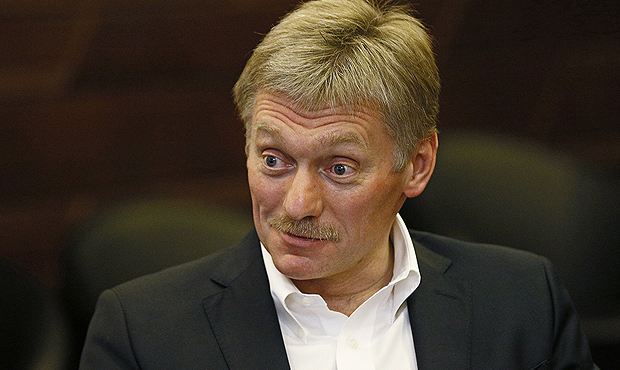 Дмитрий Песков объяснил принцип добровольности при вакцинации. Не хочешь прививаться – увольняйся