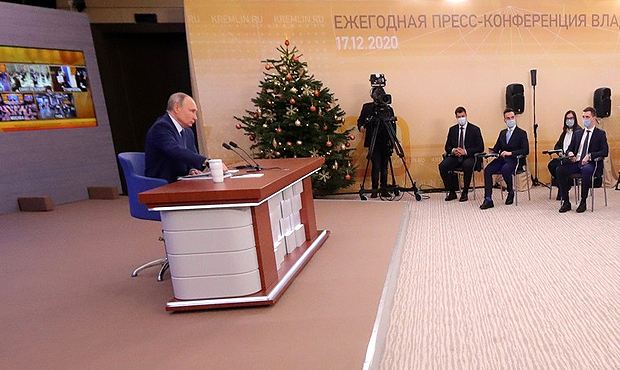 Владимир Путин призвал россиян не сердиться на падение своих доходов