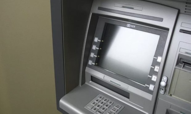Популярные у российских банков банкоматы не умеют распознавать фальшивые купюры