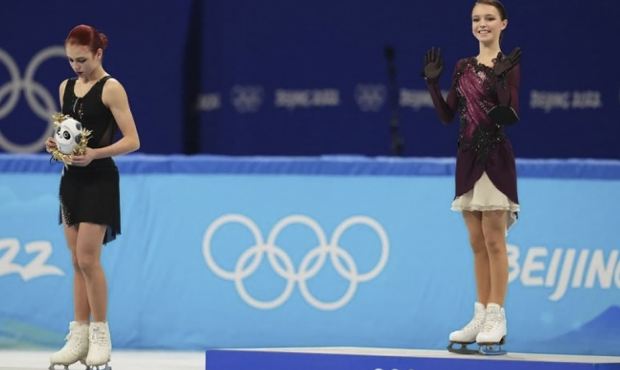 Фигуристки Анна Щербакова и Александра Трусова завоевали золото и серебро на Олимпиаде в Пекине