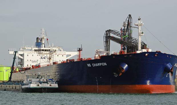 Российские танкеры продолжают поставлять нефть в Евросоюз, несмотря на санкции