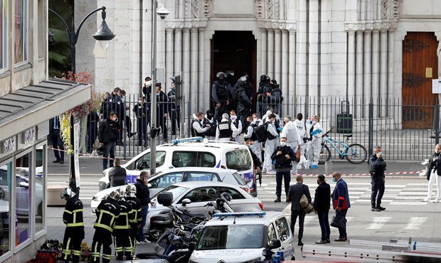 Президент Франции после теракта в Ницце приказал вывести войска на улицы по всей стране