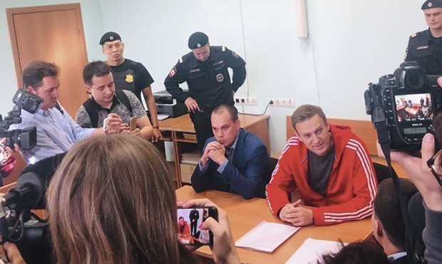 Суд отказался продлевать административный арест Алексею Навальному из-за его госпитализации