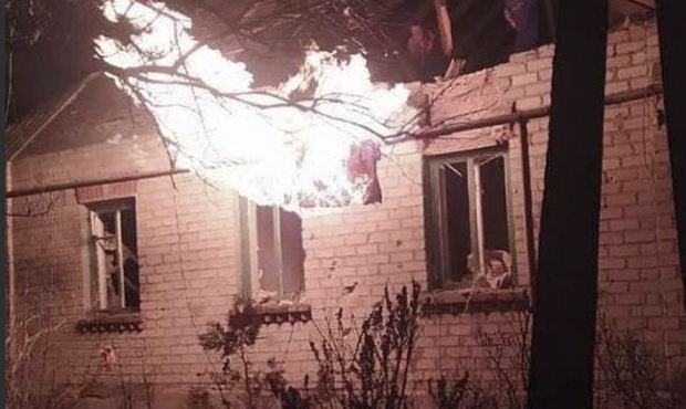 Власти ЛНР и ДНР сообщили о массированном обстреле своей территории