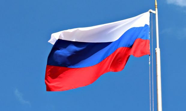 В российских школах перед началом уроков будут торжественно поднимать флаг страны