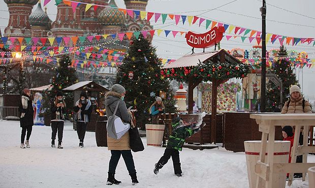 Власти Москвы ограничат новогодние мероприятия в центре города из-за COVID-19