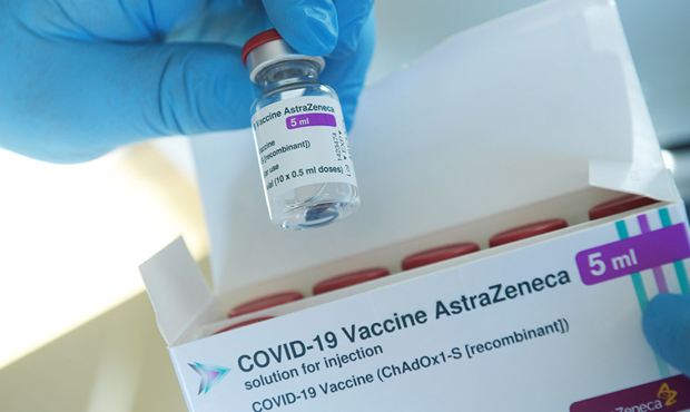 Британские ученые подтвердили риск возникновения тромбоза после прививки AstraZeneca