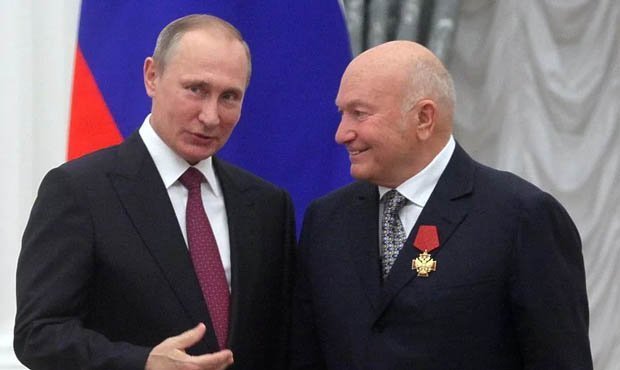 Владимир Путин поручил правительству увековечить память Юрия Лужкова