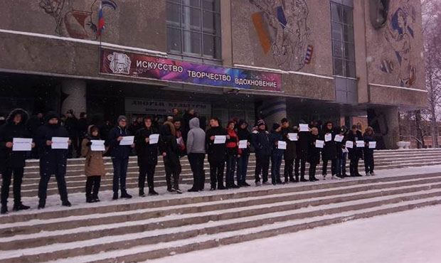 На фоне массовых протестов власти запустили флэшмоб с «народной поддержкой» Путина