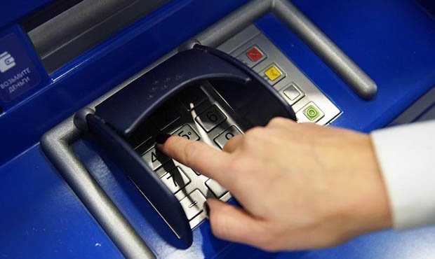 В банках сообщили об угрозе передачи коронавируса через банкоматы