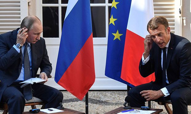 Президент Франции в телефонном разговоре попросил Путина освободить Навального