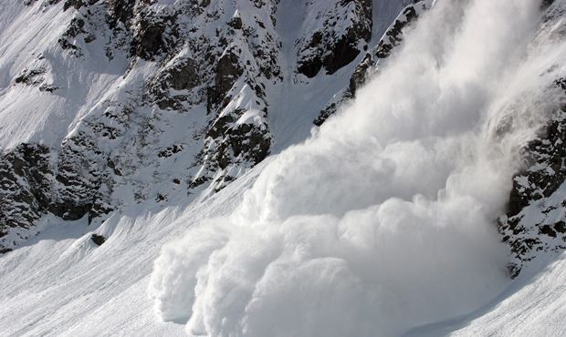 Краснодарские спасатели предупредили туристов о высокой опасности схода лавин в горах