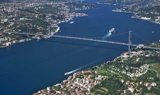 Турция пригрозила перекрыть пролив Босфор для российских военных кораблей