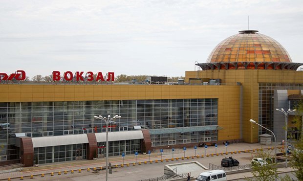 В Уфе с рельсов сошли тепловоз и два пассажирских вагона