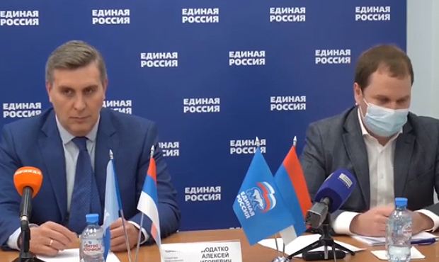 Красноярское отделение «Единой России» провело мероприятие под сербским флагом вместо российского