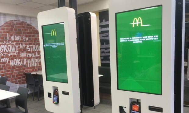 В Москве открылось первое совместное отделение Сбербанка и «Макдоналдса»