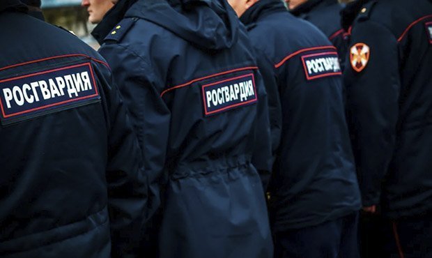 Сотрудникам Росгвардии осенью повысят зарплаты и увеличат надбавки