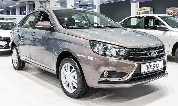 «АвтоВАЗ» будет выпускать Lada Vesta, Xray и Largus без мультимедийной системы