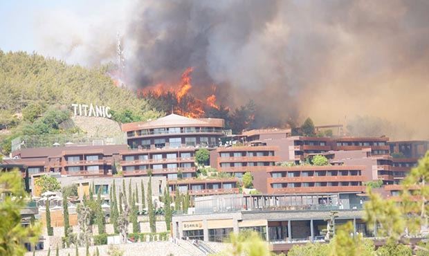 Российских туристов в Турции призвали быть готовыми к эвакуации из-за пожаров