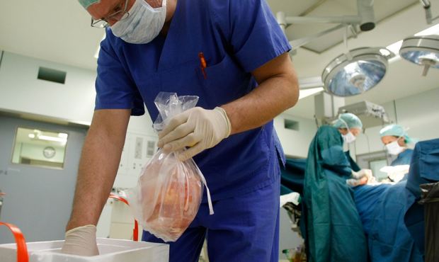 Минздрав объяснил прекращение операций по пересадке легких повреждением донорских органов из-за COVID-19