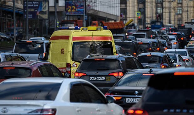 В Москве на Волгоградском проспекте столкнулись сразу семь автомобилей
