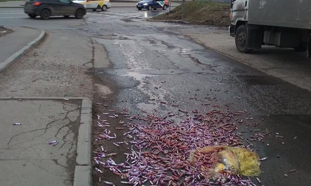 В Москве на дорогу выбросили сотни пробирок с остатками крови из «Гемотеста»