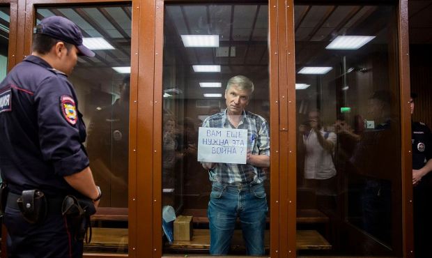 Более 20 юристов выступили за признание статьи 207.3 УК неконституционной и освобождение Алексея Горинова