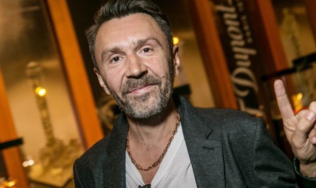 Сергей Шнуров сравнил российский кинематограф с отечественным автопромом