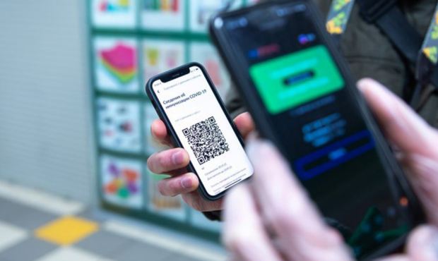 Власти приняли окончательное решение о введении QR-кодов в общественных местах и на транспорте