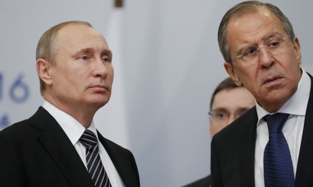 Евросоюз подготовил экономические санкции против Владимира Путина и Сергея Лаврова