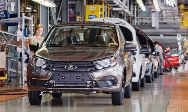 АвтоВАЗ назвал цены на Lada Granta Cross без подушек безопасности